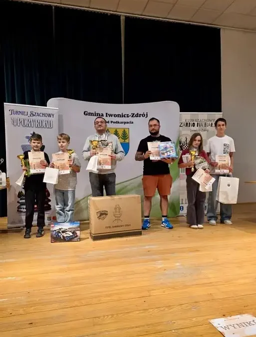 Młodzi szachiści z RKS MAT RSL zdobyli normy na I kategorię centralną