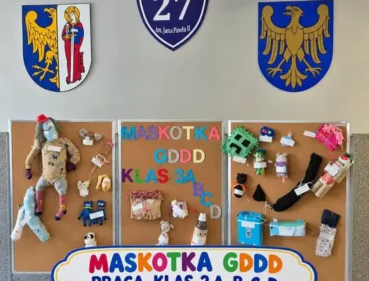 Kreatywne maskotki uczniów klas trzecich – wystawa w SP27 w Rudzie Śląskiej